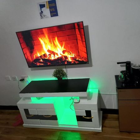 נקורו Jacky'S Fully Furnished Apartments מראה חיצוני תמונה
