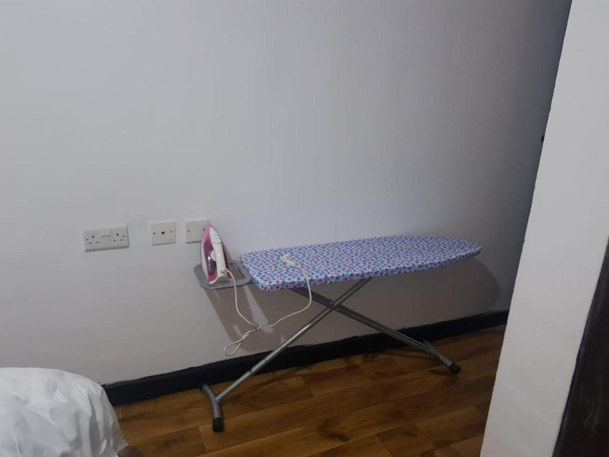 נקורו Jacky'S Fully Furnished Apartments מראה חיצוני תמונה