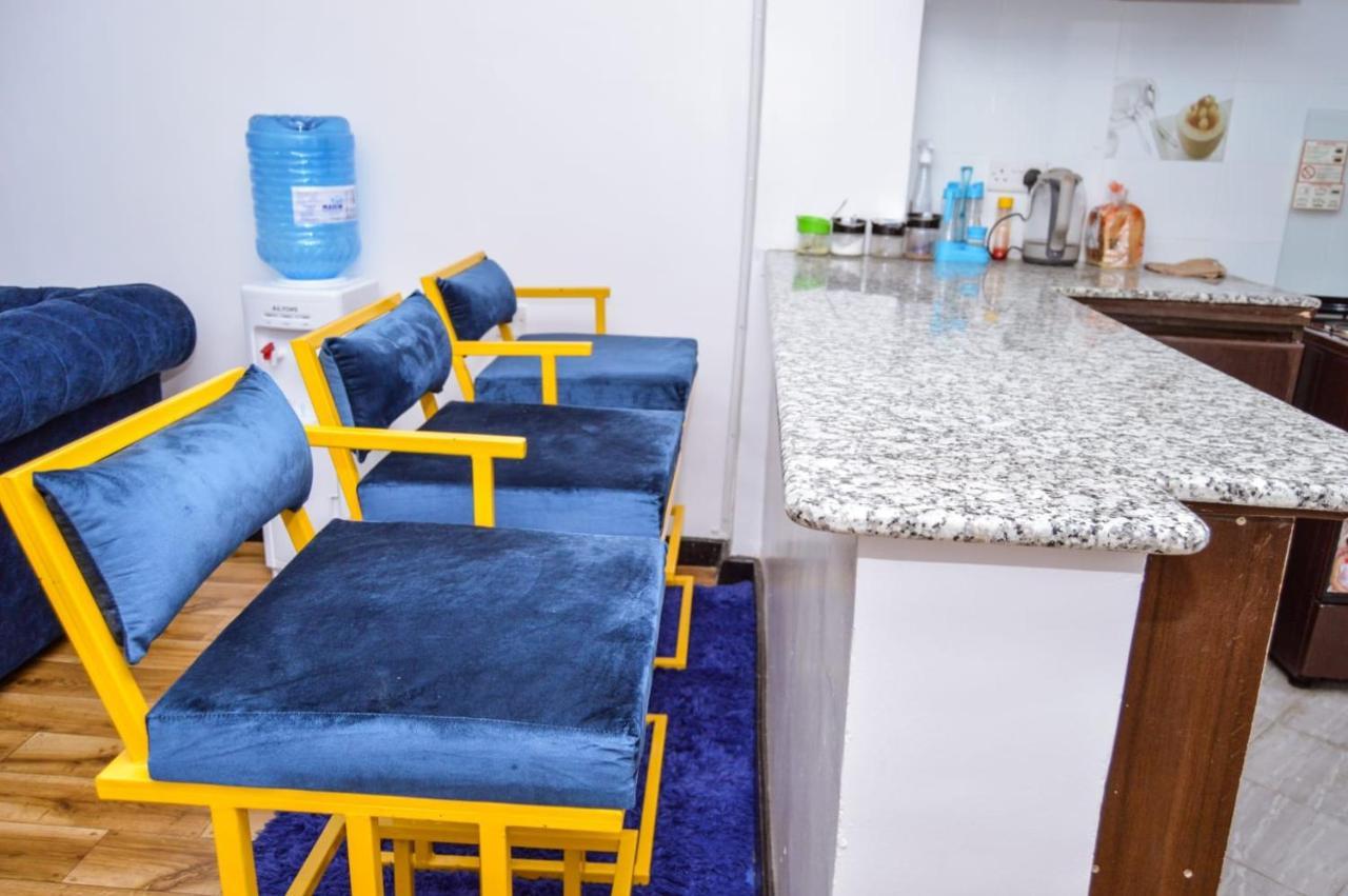 נקורו Jacky'S Fully Furnished Apartments מראה חיצוני תמונה