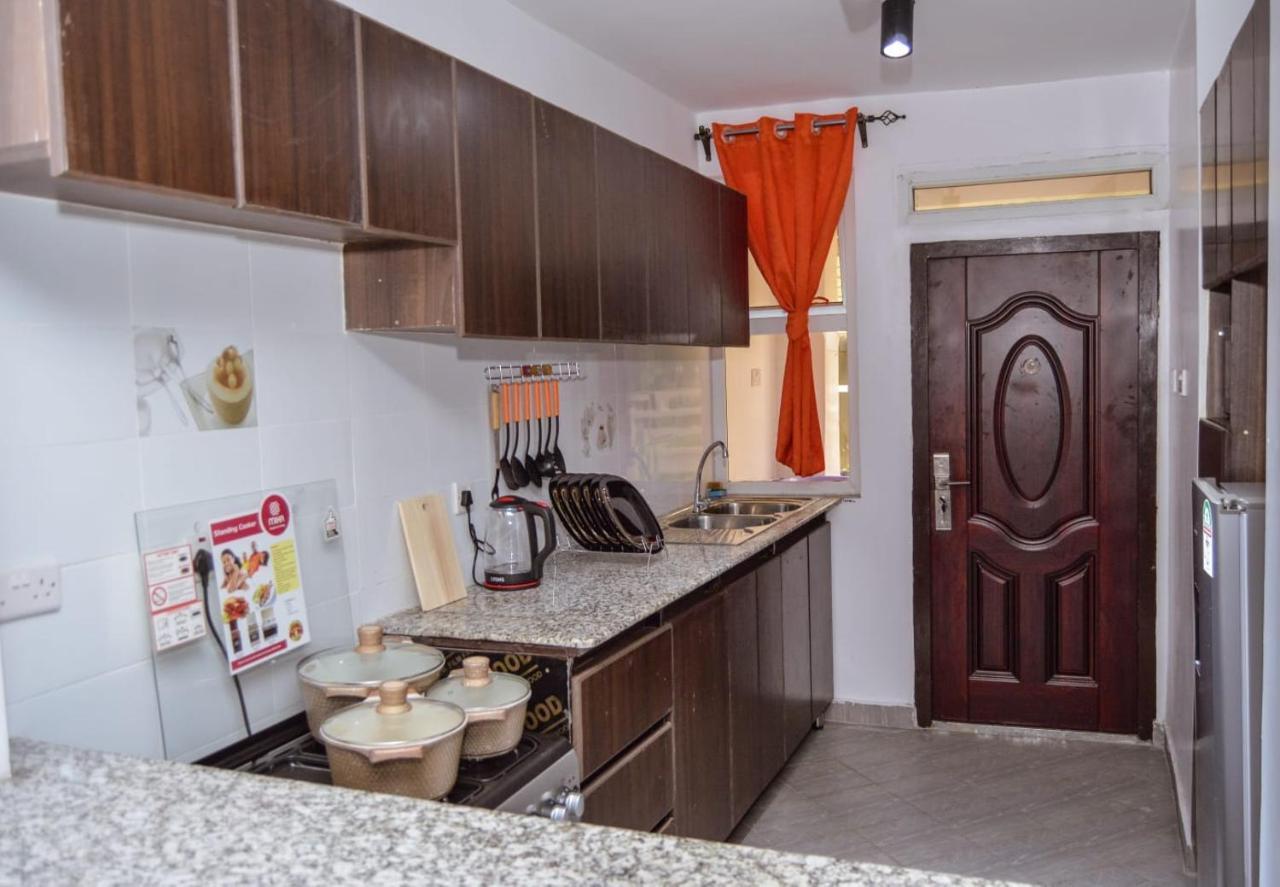 נקורו Jacky'S Fully Furnished Apartments מראה חיצוני תמונה