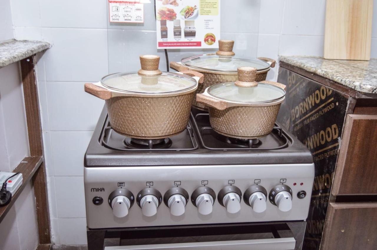 נקורו Jacky'S Fully Furnished Apartments מראה חיצוני תמונה