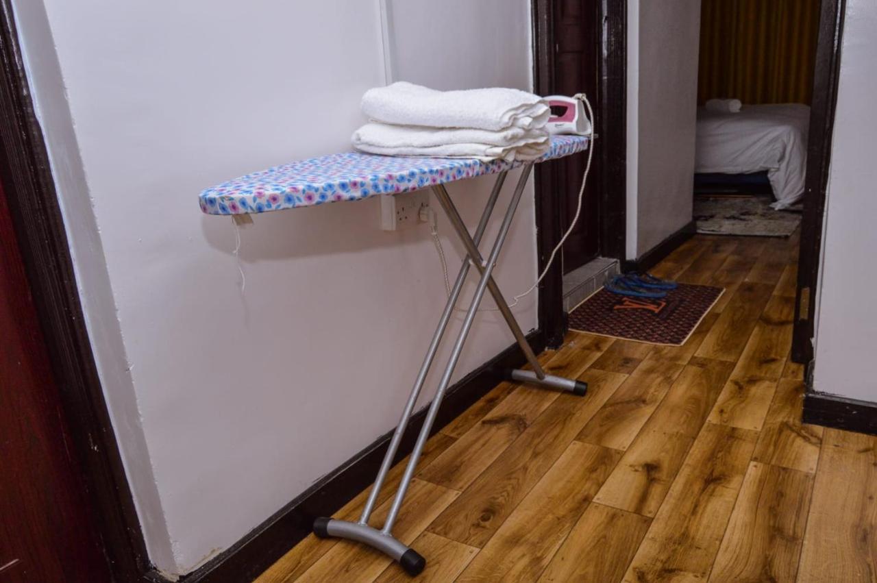 נקורו Jacky'S Fully Furnished Apartments מראה חיצוני תמונה