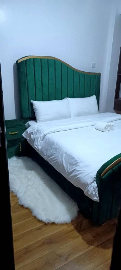 נקורו Jacky'S Fully Furnished Apartments מראה חיצוני תמונה