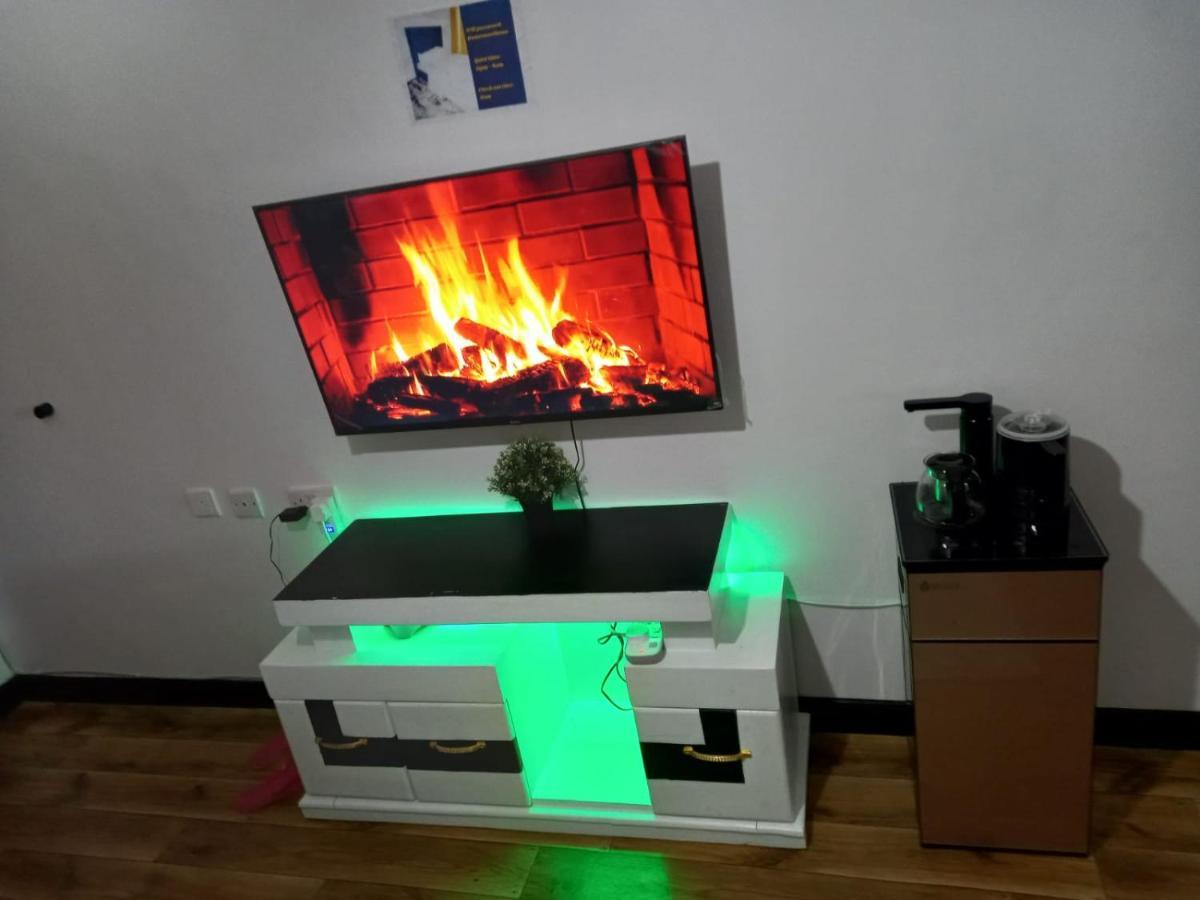 נקורו Jacky'S Fully Furnished Apartments מראה חיצוני תמונה