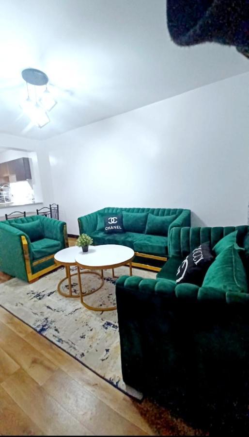 נקורו Jacky'S Fully Furnished Apartments מראה חיצוני תמונה