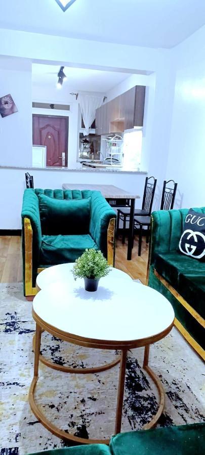נקורו Jacky'S Fully Furnished Apartments מראה חיצוני תמונה